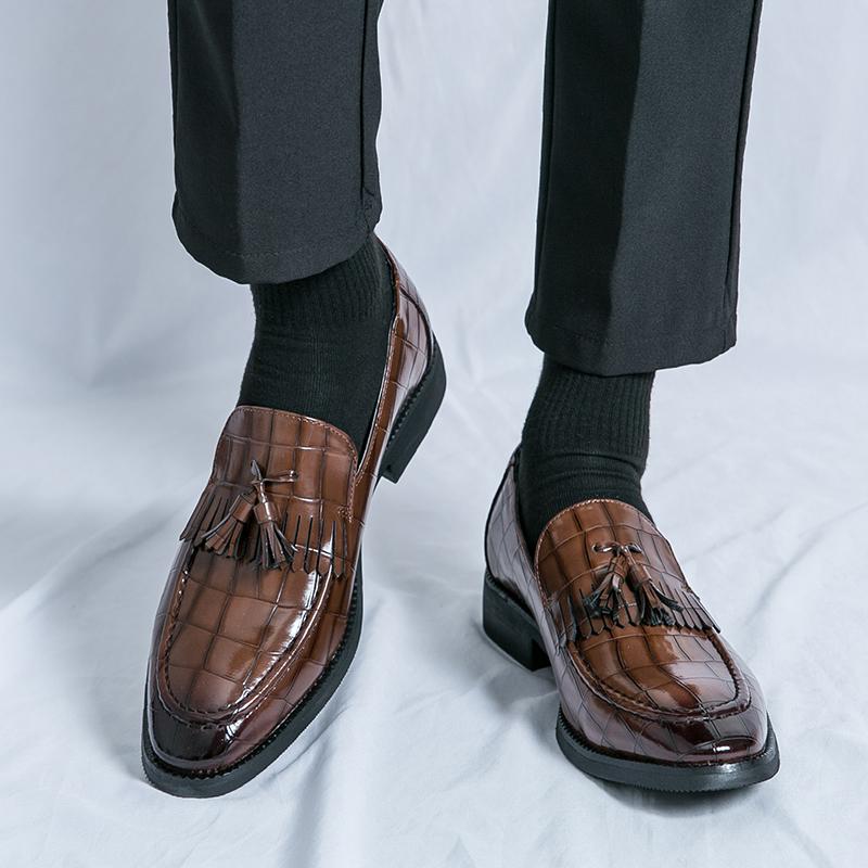 Mokasyny męskie Wingtip Dress Formalne lakierowane skórzane buty męskie zielone smokingi ślubne marynarki buty siodłowe duże rozmiary