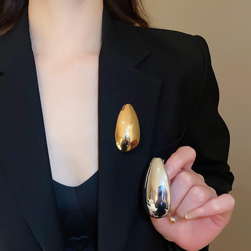 2025 Metal Geometric Glossy Eggshell Broochs for Women Unique Exquisite Suit Corsage Pins Party Jewelry Fashion Accessory