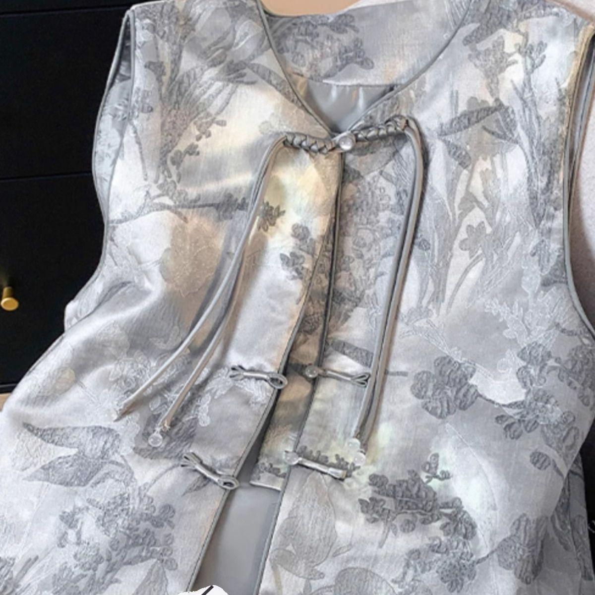 

Женский ретро жилет с кисточками на пуговицах, жаккардовый жилет с круглым вырезом, маленький жилет, новинка 2025 3XL (recommended 138-75 kg)