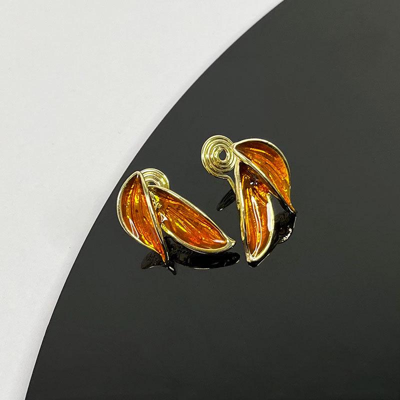 Pearl Mosquito Coil Disc Ear Clips: No-Pierce, Elegant French-Style Earrings for Women