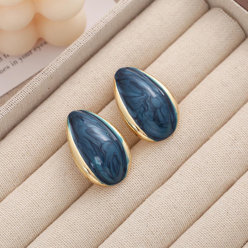 Black Bead Retro Stud Earrings: Hot-Selling Literary Fashion Accessory