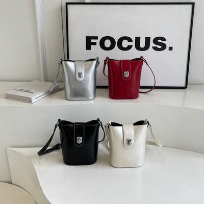 New Spring and Summer Crossbody Shoulder Bucket Bag Trendy Simple Commuting Fashion Casual Simple Mobile Phone Bag Women's Bag