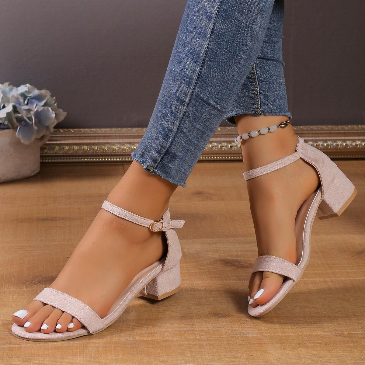 

Высококачественные летние новые стильные женские сандалии на одном поясе, универсальные однотонные женские сандалии на толстом каблуке в сказочном стиле на низком каблуке 42