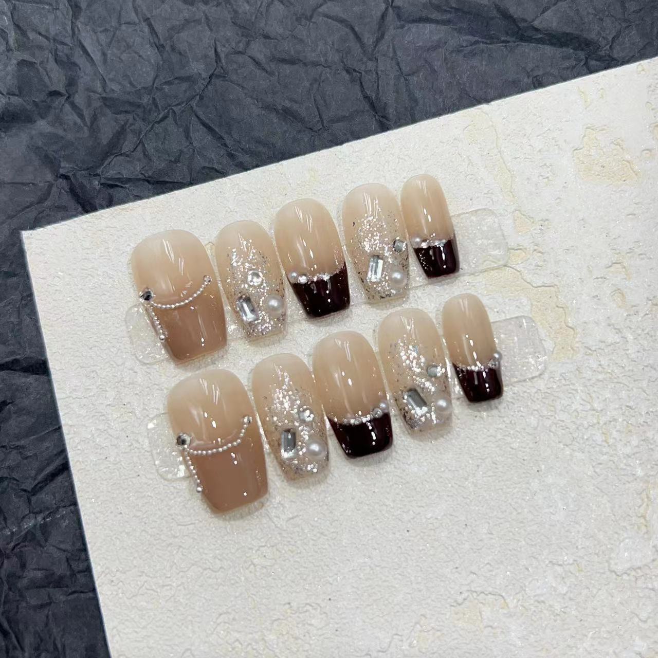 

Ношение доспехов Ручная работа Осень и Зима Мерцающая стальная шариковая цепочка Бриллиант телесного цвета Французская ручная работа Деталь доспеха Large L