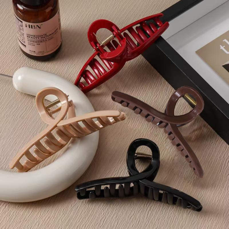 2 Stück Neu 13cm Großes Weiches Silikon Großer Hai Clip Haar-Klammer-Clips für Damen Mädchen Retro Einfache Haar-Accessoires Kopfschmuck Schmuckstück