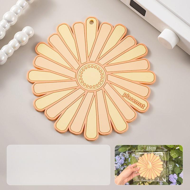 

Heat-insulating mat, soft PVC dining table mat, high-quality bowl mat, high-temperature resistant and anti-scalding pot and cup mat. зелёный