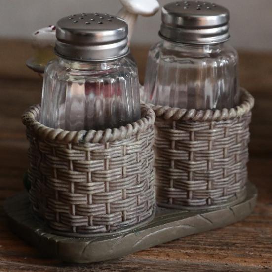 DYS Salt And Pepper Shakers Set, Decorative Resin Chef Statue Spice Organizer, Glass Seasoning Holder for Kitchen Dining Centerpiece
