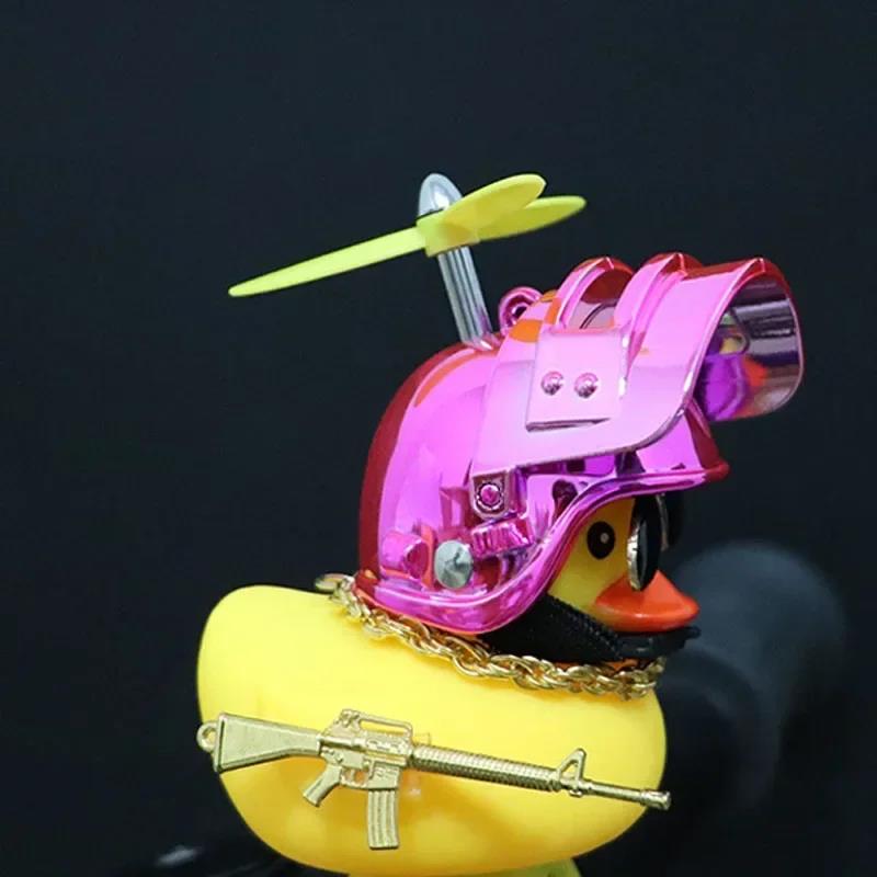 Gummi Gelbe Ente Spielzeugauto Armaturenbrett Dekorationen Auto Fahrrad Ornamente Gelbe Ente mit Propeller Helm Auto Innenzubehör