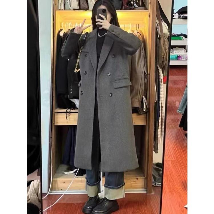 Ein klassischer und eleganter Damen-Wollmantel für einen modischen Winterlook