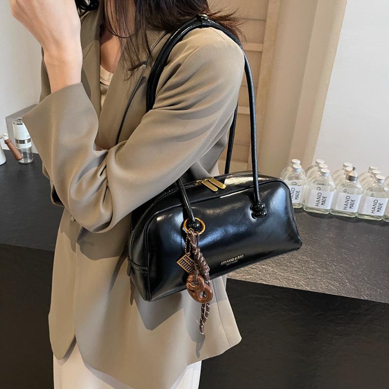 Niche Design Medieval Underarm Bag Shoulder Bag Women's High-end Soft Leather Handbag Large-capacity Bowling Bag Women