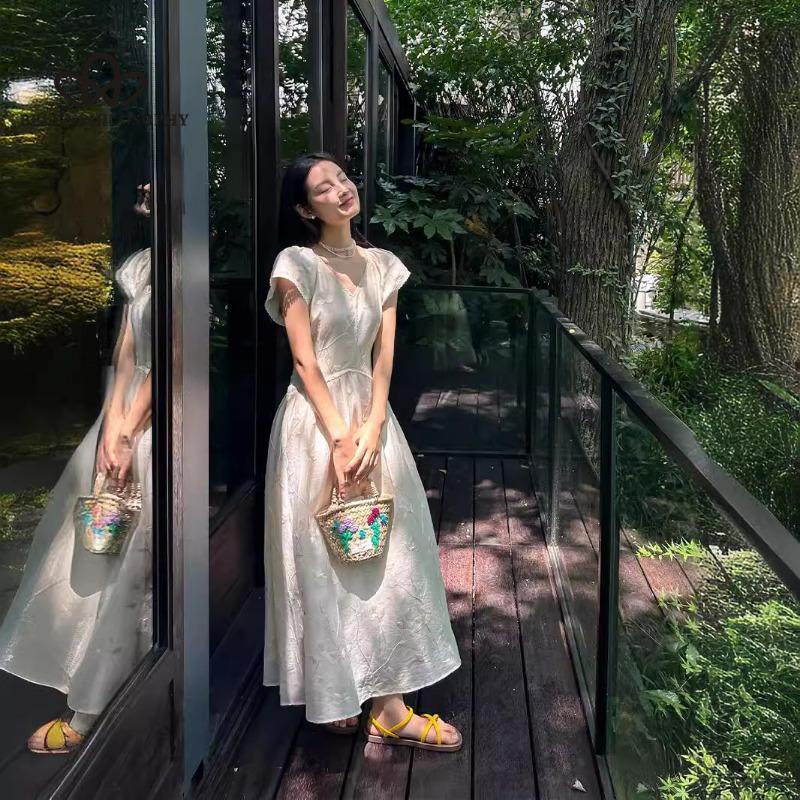 Elegante französische Blattstickerei Tencel V-Ausschnitt Spitze Feenrock Kurzarmkleid Langes Kleid Lässiger Stil Elegantes Kleid