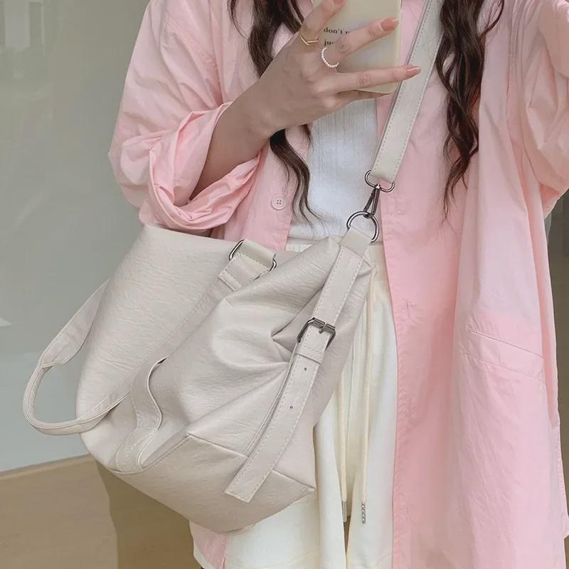 Trendy 2025 Women's Korean Casual Tote Bag - Large Capacity Hand-Held Travel Messenger Bag.