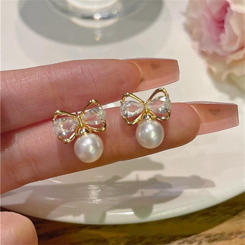 

Silver needle super flash bow earrings women, light luxury niche design sense versatile temperament pearl stud earrings 925 silver needle