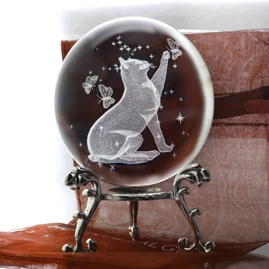 1 sfera di cristallo 3D a forma di gatto incisa al laser con una robusta base in metallo - Portacarte sfera di vetro K9, gatto bianco elegante da 2,3 pollici