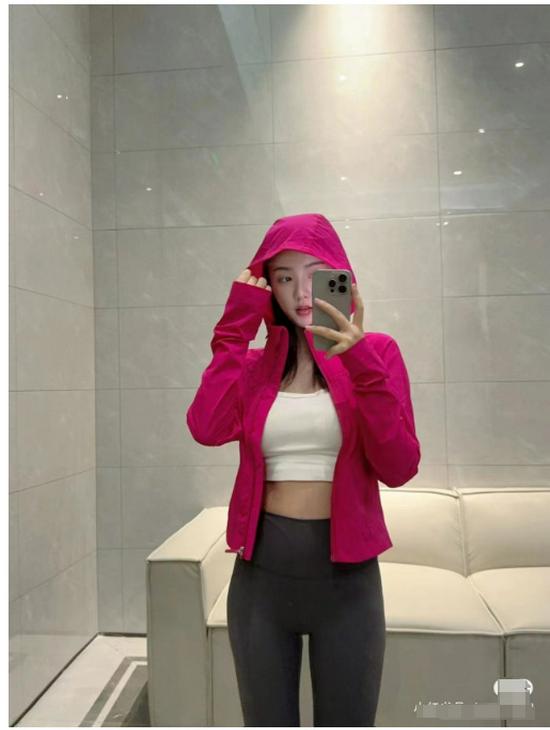 Women's Slim Fit Breathable Sports Jacket: Sun Protection for Spring & Autumn Outdoor Activities, Yoga, Hiking.