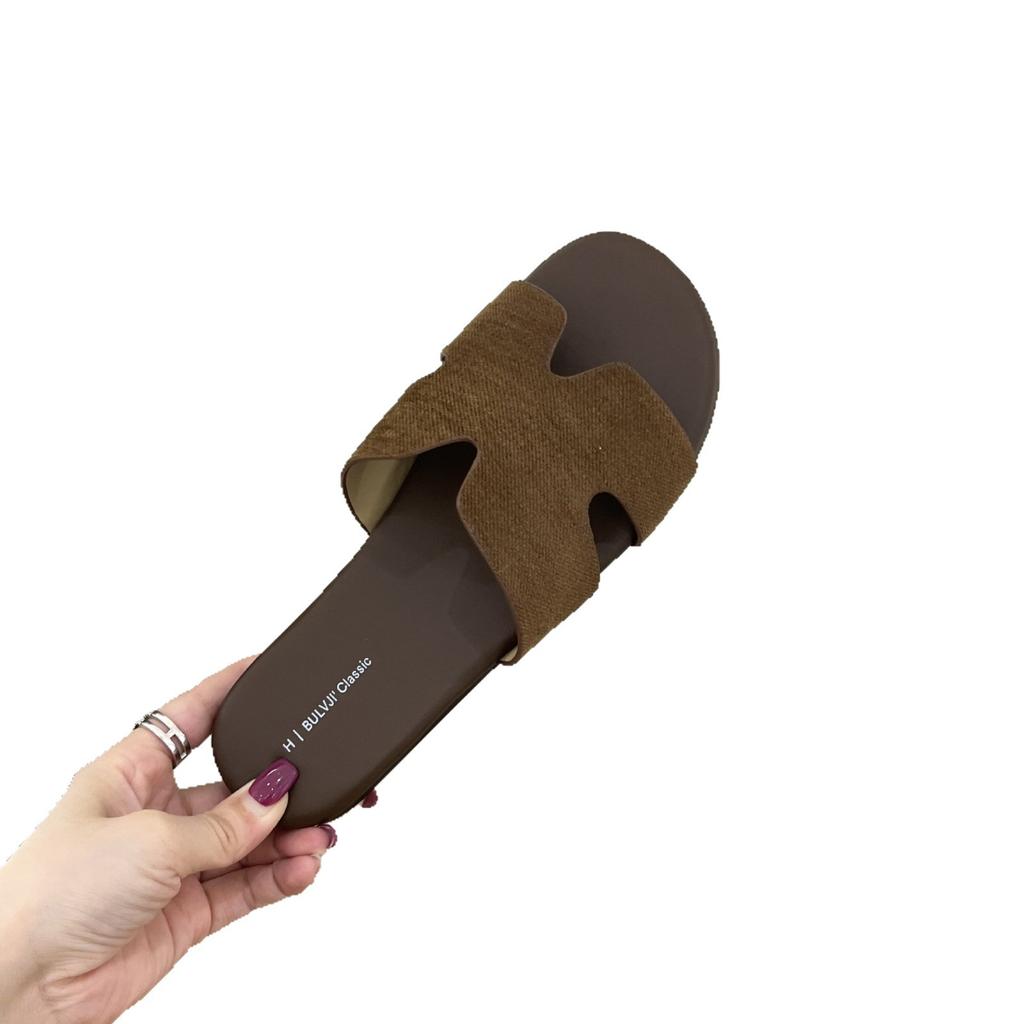 One-word slippers, fashionable and versatile flat-bottomed tourist beach 2025 summer new seaside simple and cool slippers