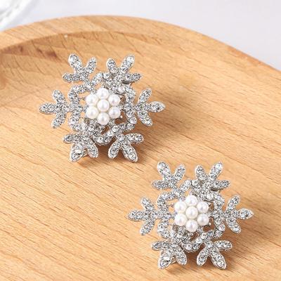 Rhinestone Snowflake Christmas Hair Clip: Sparkly Women’s Fashion Duckbill Hairpin