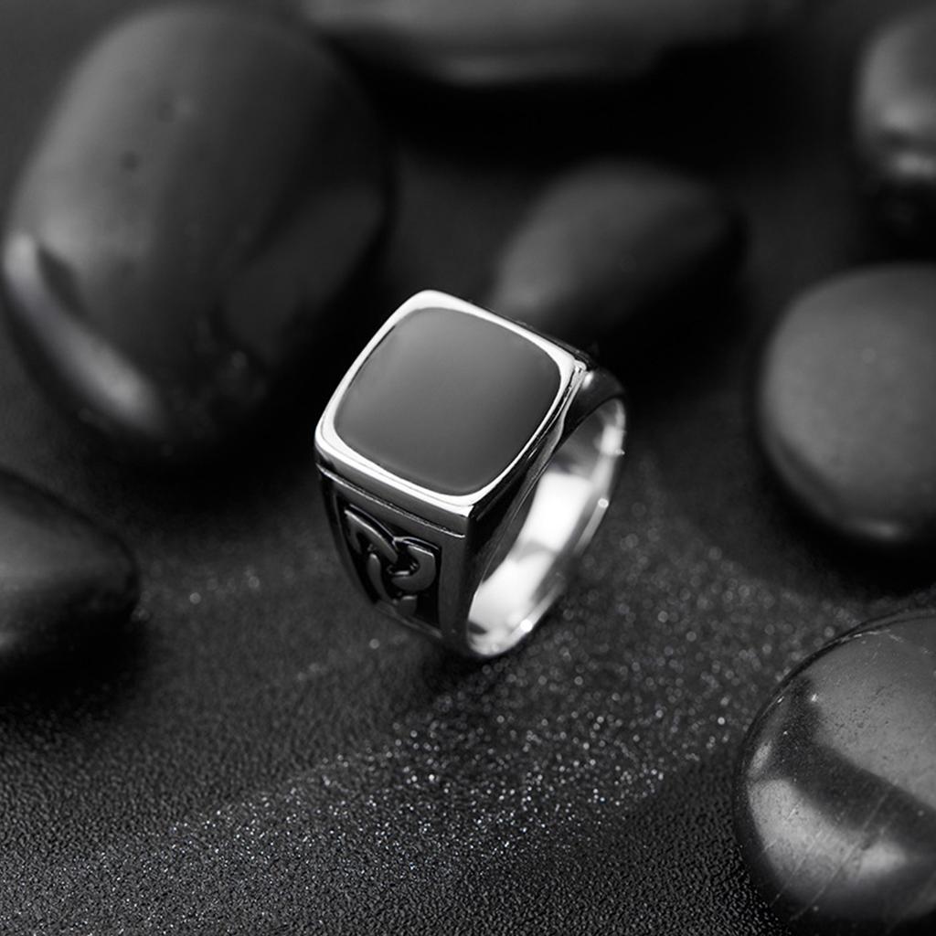 Bague Sceau Viking Punk Vintage pour Hommes Anneau de Doigt Large en Acier Titane Pierre Carrée Géométrique Noire Bijoux Ethniques Cadeau de Fête