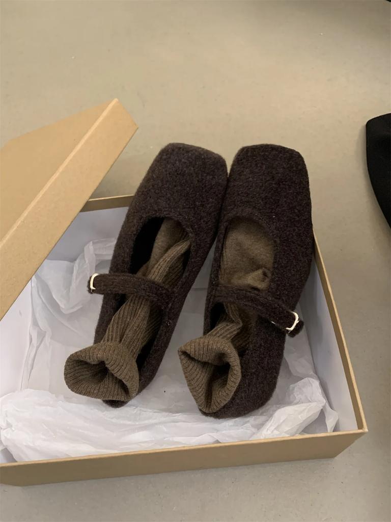 Flat Shoes for Women 2025 New Autumn and Winter French Retro Temperament Flat Bottom Hairy Shoes Women's Mary Jane Pumps Flats