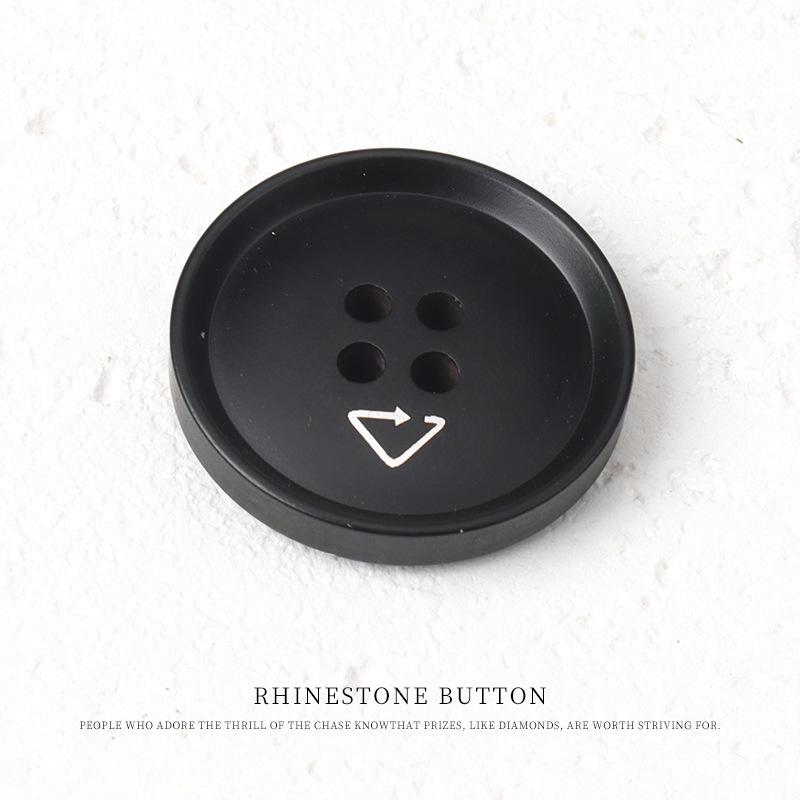 5 Stück bedruckte Harzknöpfe mit vier Ösen, High-End-Blazer, schwarzer Knopfmantel, Trenchcoat, runde Knopfaccessoires.