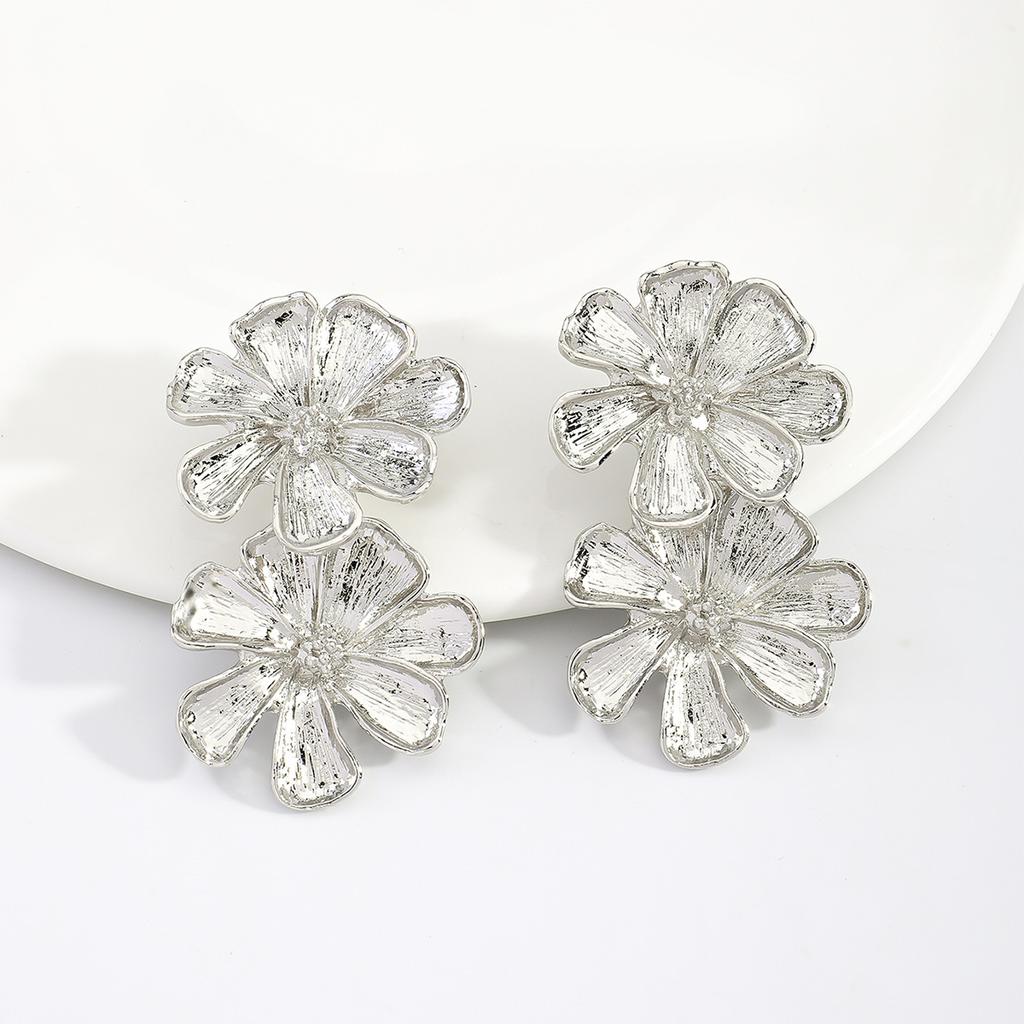 New Simple Flower Earrings Stylish Versatile Flower Stud Earrings Irregular Daily Petal Folded Earrings