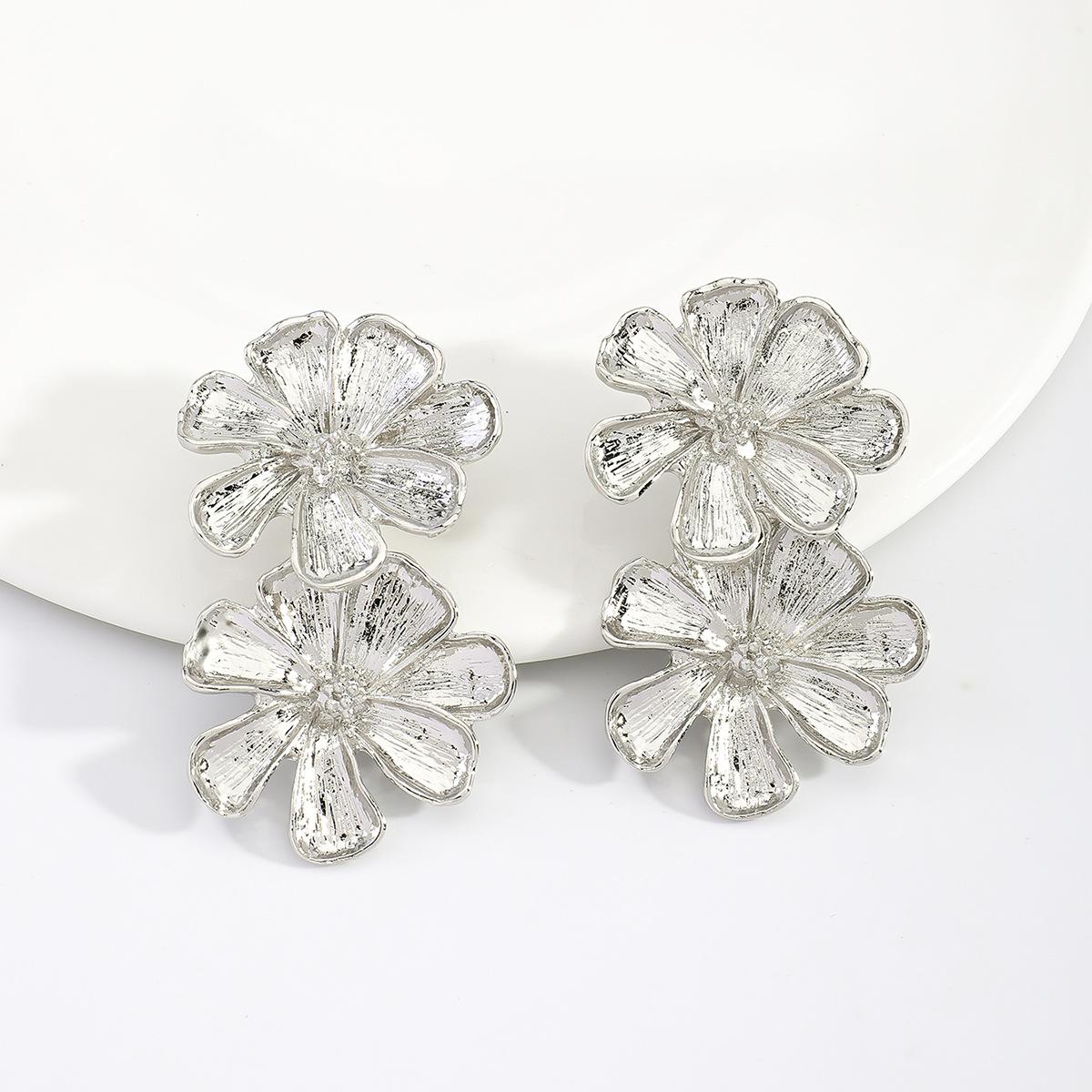 Новые Простые Серьги-Цветы Стильные Универсальные Серьги-Гвоздики Цветы Неправильные Ежедневные Серьги с Лепестками серебряный