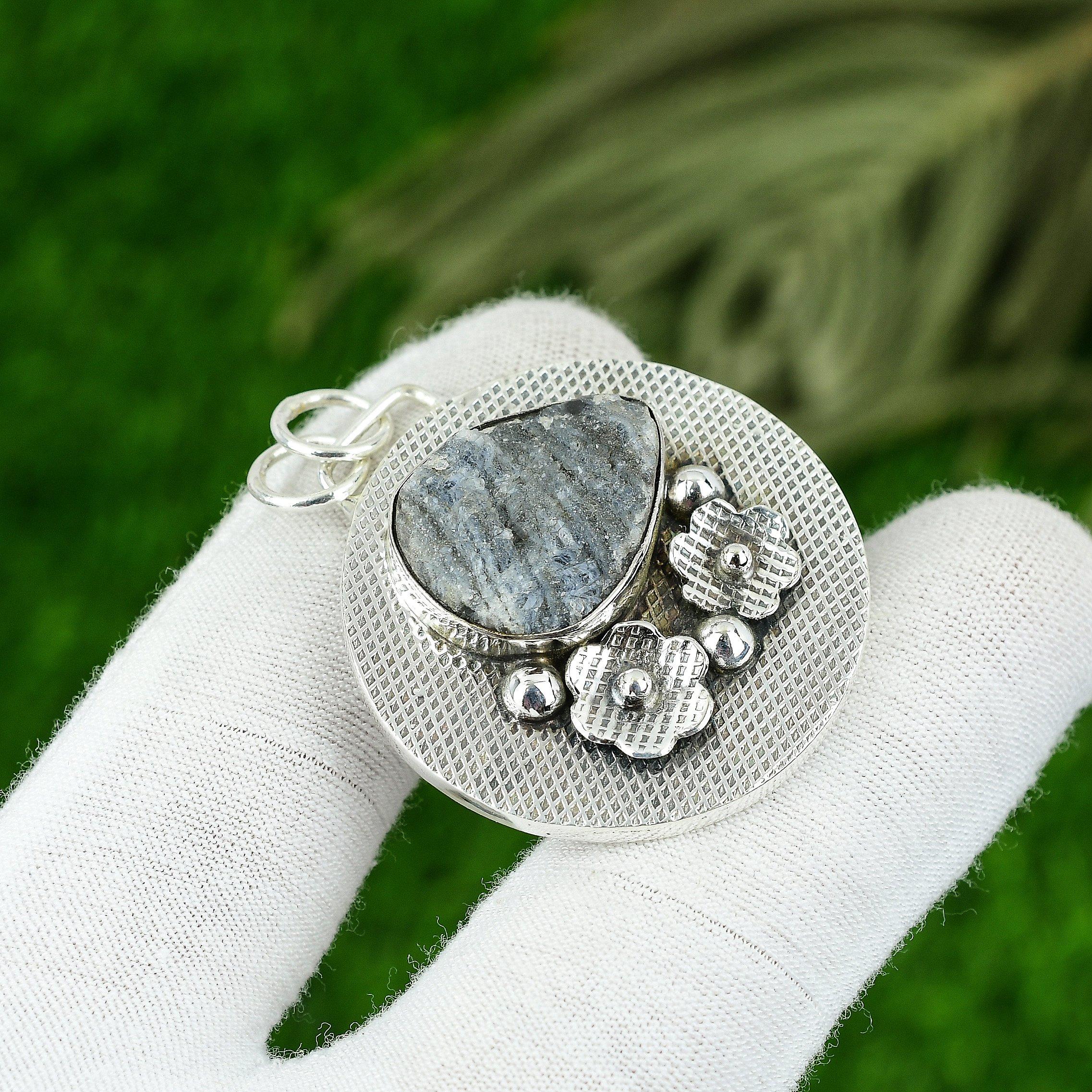 

Natural Desert Rose Druzy Gemstone Pendant White 925 Sterling Silver Jewelry