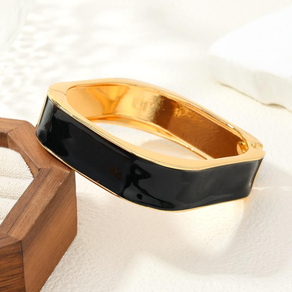 

Fashion Vintage Geometric Bracelet Zinc Zinc Alloy Women s Hand Bracelet Simple Square Wide Bangle Lady чёрный