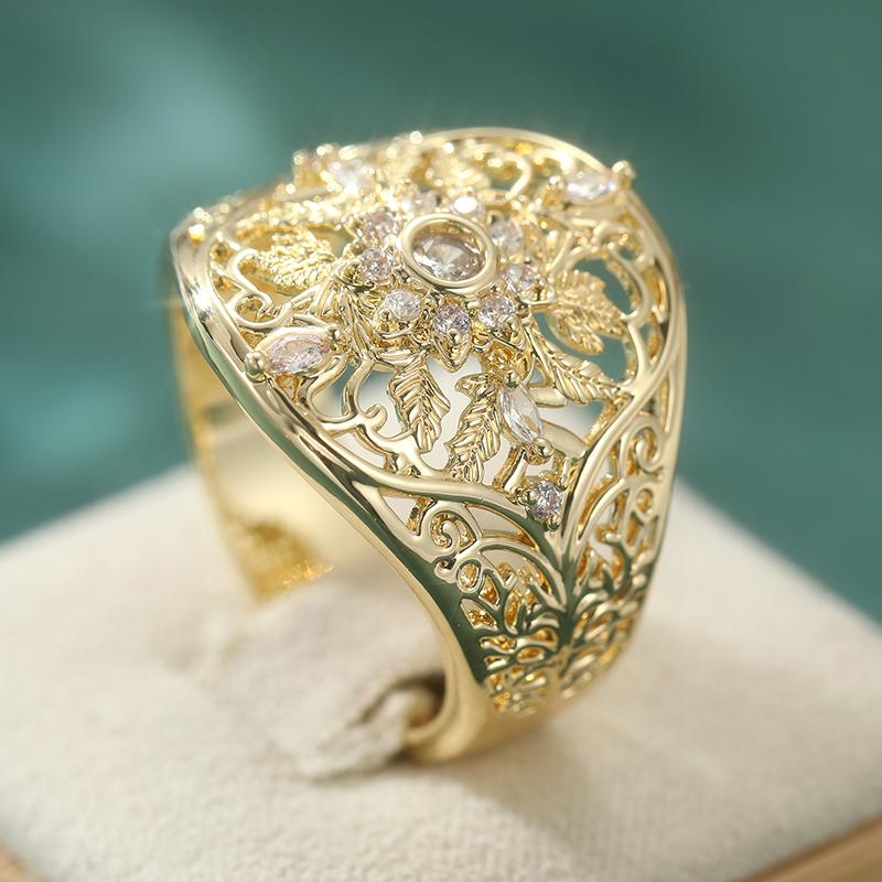 Delicate Gorgeous Dazzle Synthetic Zirconia Hollow Floral Ring for Women Luxury Elegant Banquet Celebration Jewelry Accessories
