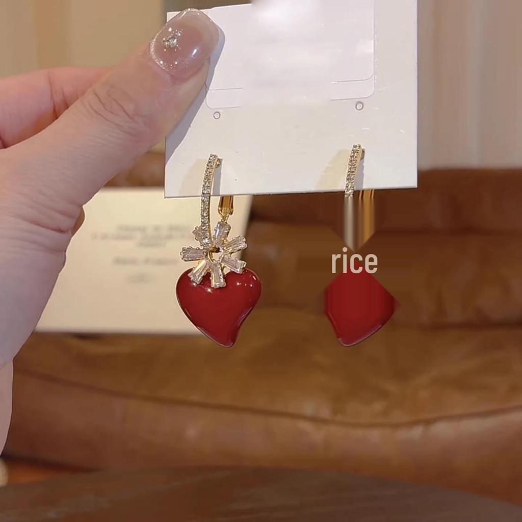 Versatile French Style Red Heart Zirconia Flower Earrings: Light Luxury & High-End Ear Cuff for Women