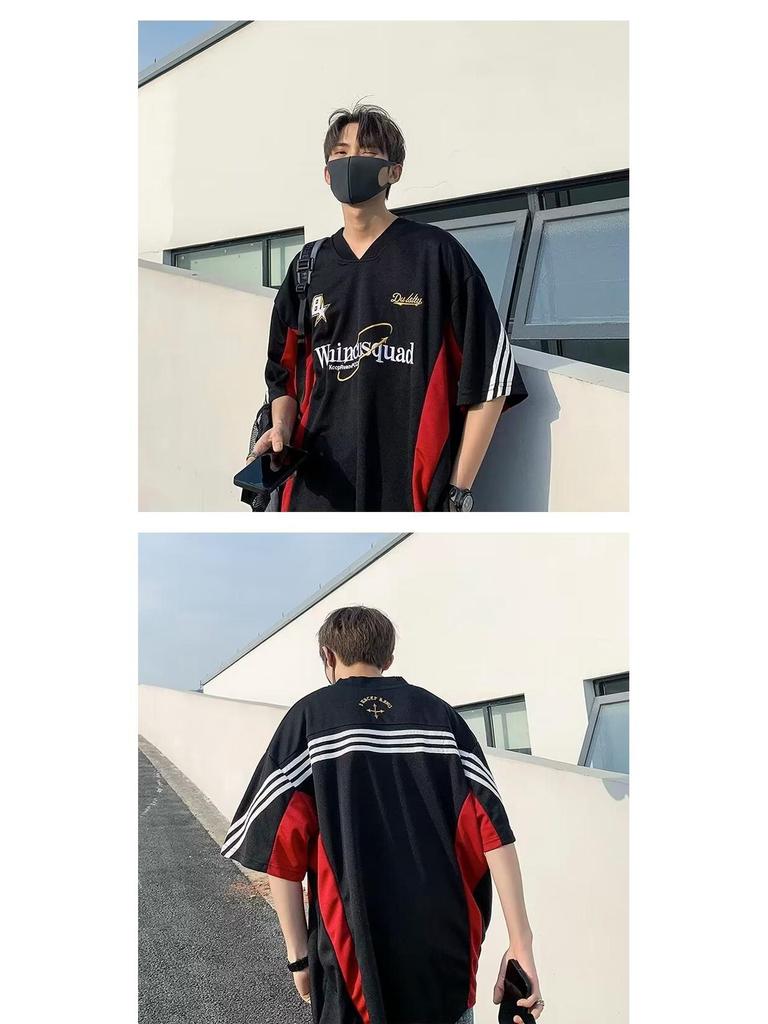 Camiseta de Béisbol Bordada Retro con Cuello en V - Manga Corta, Corte Holgado, Estilo para Parejas.