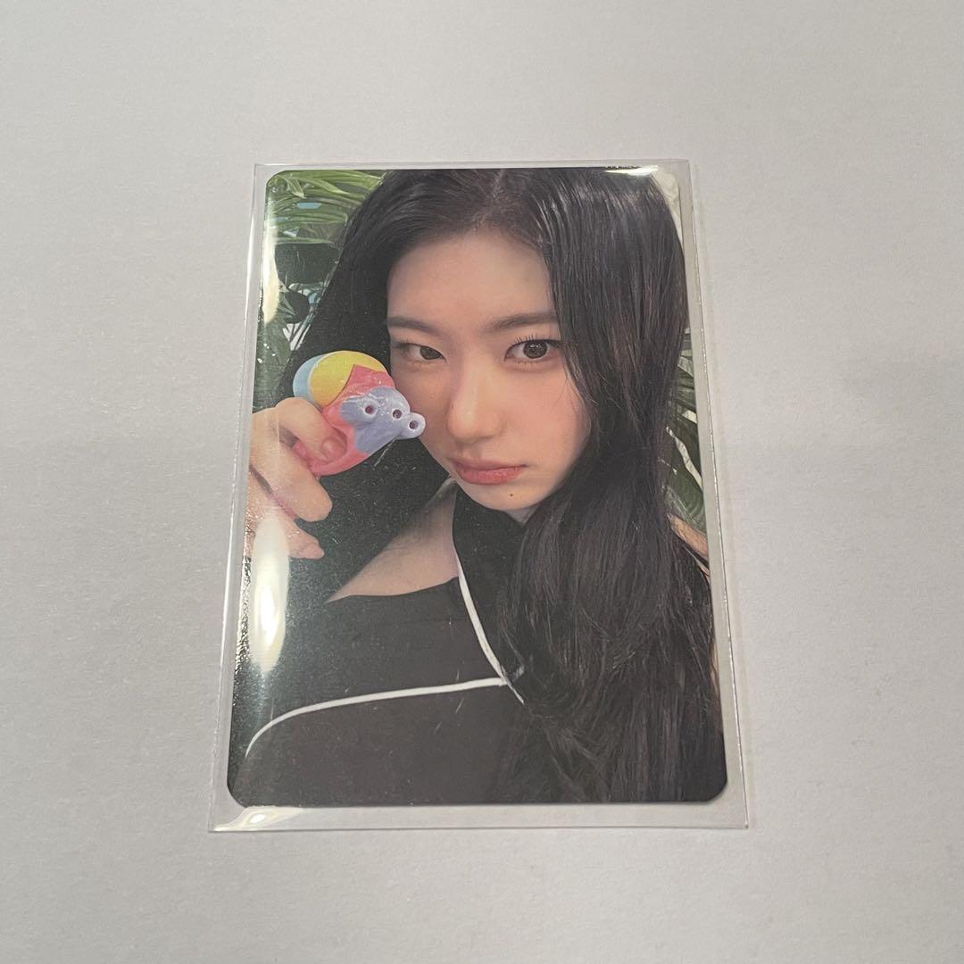 

[USED] ITZY Kill My Doubt Idoustage Chaeryeong Trading Card