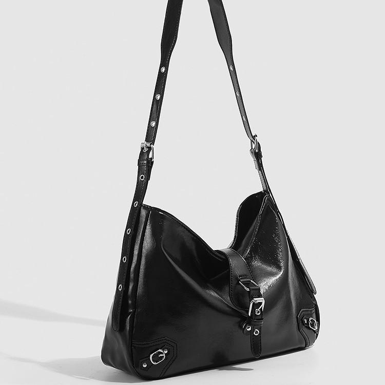 High-quality, stylish and cool underarm bag for women, niche oil wax leather shoulder and crossbody bag, large-capacity soft leather biker bag,