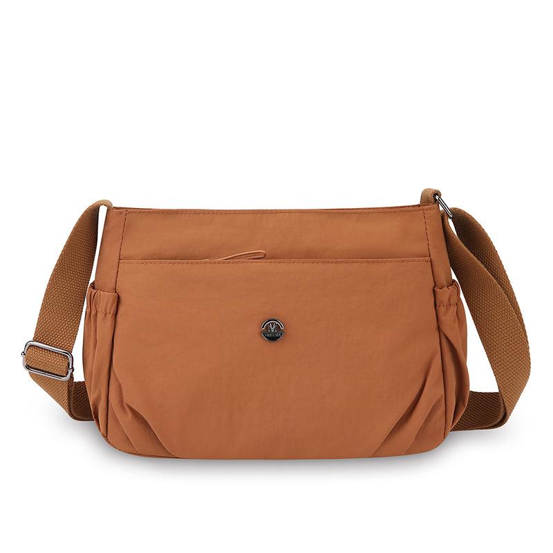 Simple New Solid Color Shoulder Bag Women's Light and Casual Joker Outdoor Small Bag Fashion Commuter Pleated Crossbody Bag