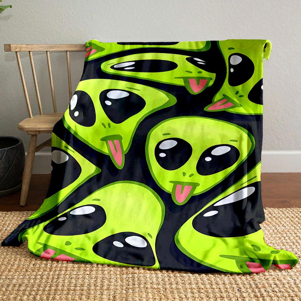 Green Cartoon Alien Faces Pattern Patterned blanket, flannel, suitable for all seasons, home decor, warm and cozy