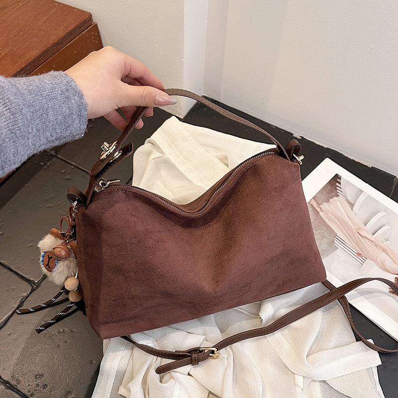 

Корейская новая повседневная сумка из замши однотонного цвета для поездок на работу, осенне-зимняя повседневная женская сумка через плечо из замши высокого класса Without pendant