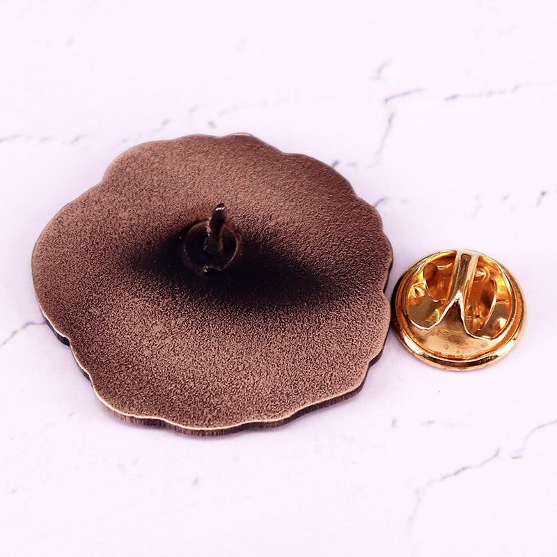 1pc Halloween Retro Skull Antique Badge Metal Pin Gothic Collar Pin