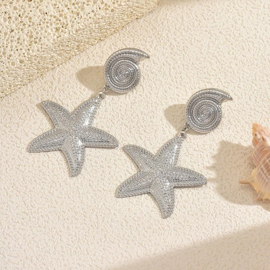 Gold earrings, European and American jewelry, creative design sense, starfish earrings, high-end sense holiday wind earrings, women