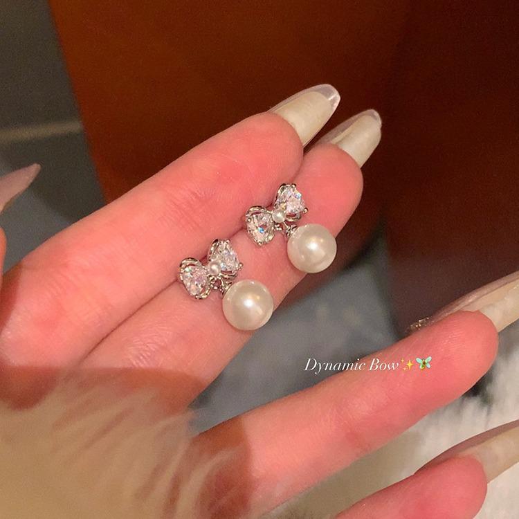 Elegant Zircon Bow Pearl Stud Earrings - Chic & Versatile Ear Ornaments