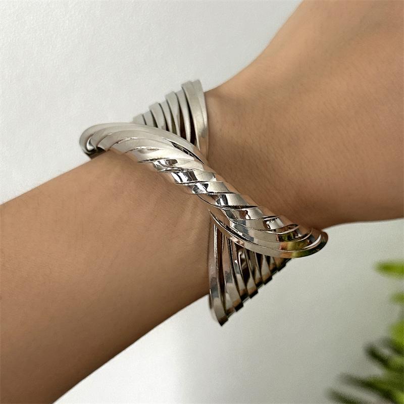 Modern Jewelry European and American Design Irregular Open Bangle for Women Personality Golden Metal Cuff Bracelet Accessories