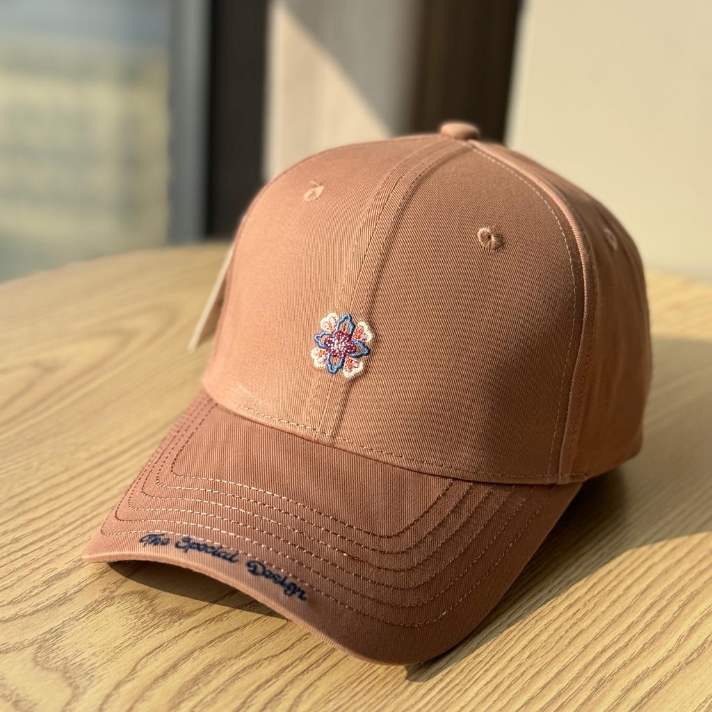 Koreanischer Baseballhut mit steifer Krempe für Damen und Herren, lässiger vielseitiger Hut mit dreidimensional gestickten Blumen, Sonnenschutz, Gesichtsformend,