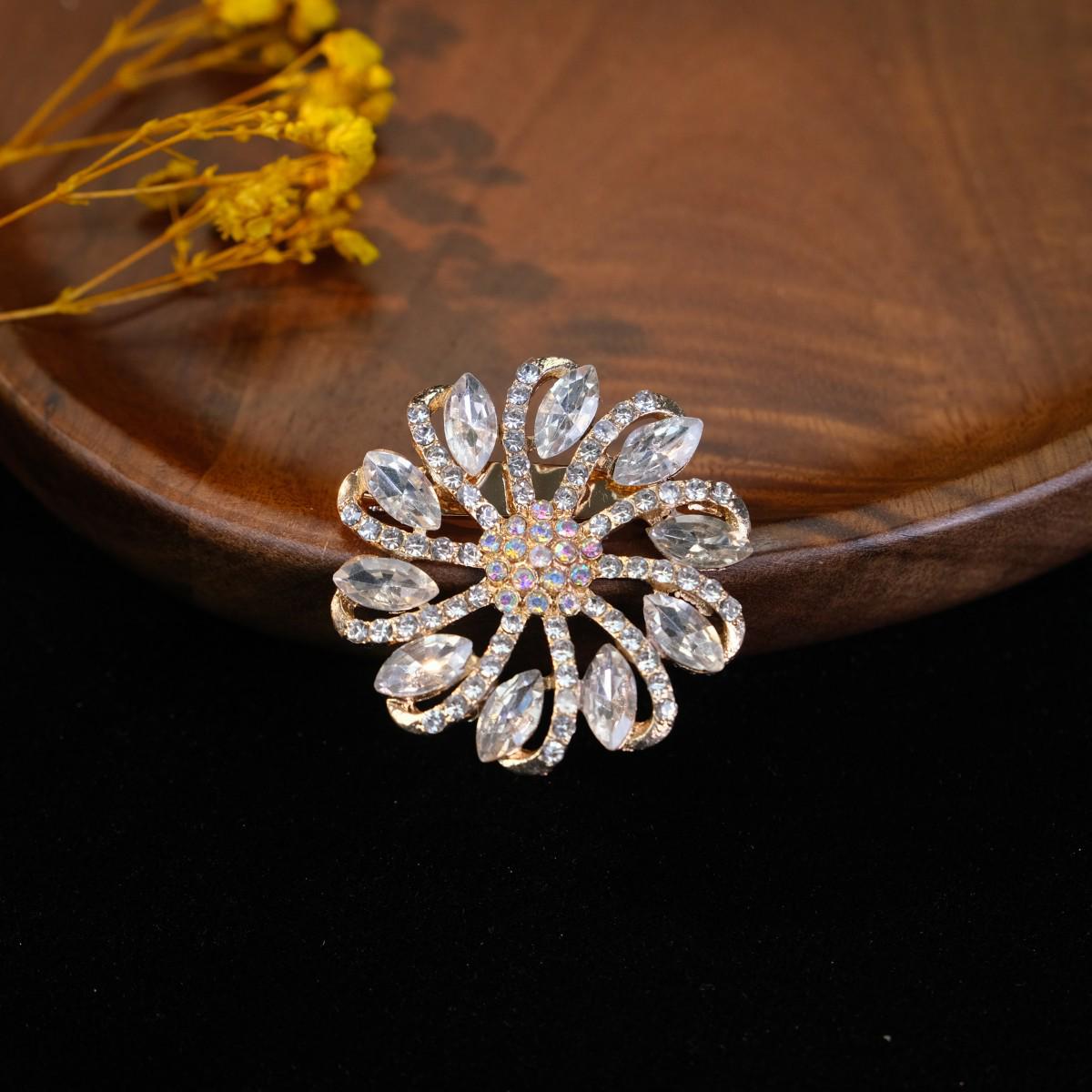 

Елегантна брошка зі стразами: Високоякісна японська та корейська мода кришталева шпилька для шарфа для жінок