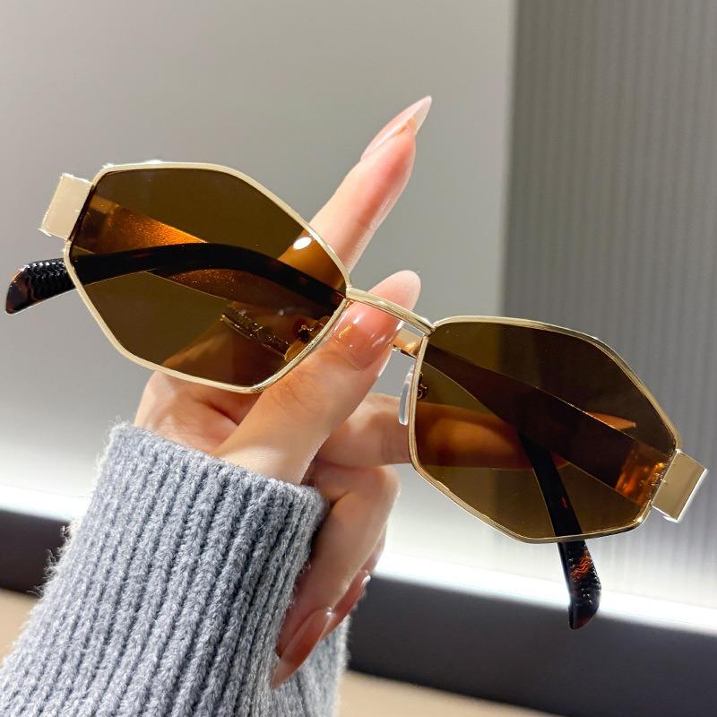 Fashion polygonal metal sunglasses for women high end trendy street photography accessory stylish UV protection