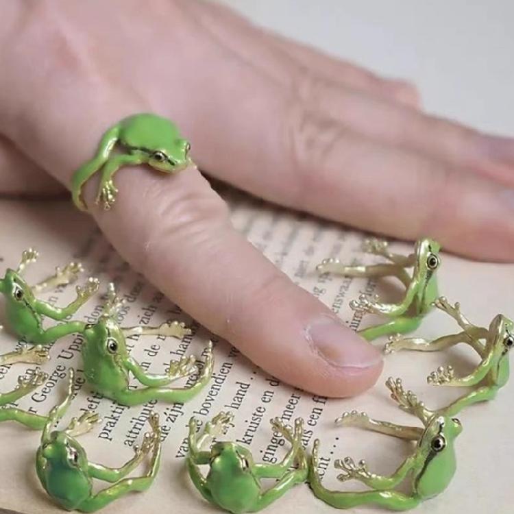 2Pcs Eye Catching Tree Frogs Ring Allergy Free Finger Ring Adjustable Size Ring Stylish Accessory for Men and Women