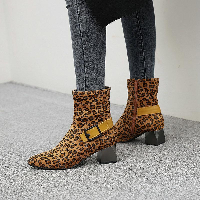 

Новые модные женские короткие сапоги на высоком каблуке