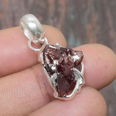 Ciondolo gioielli in argento sterling 925 fatto a mano con pietra preziosa grezza di tormalina rosa per lei