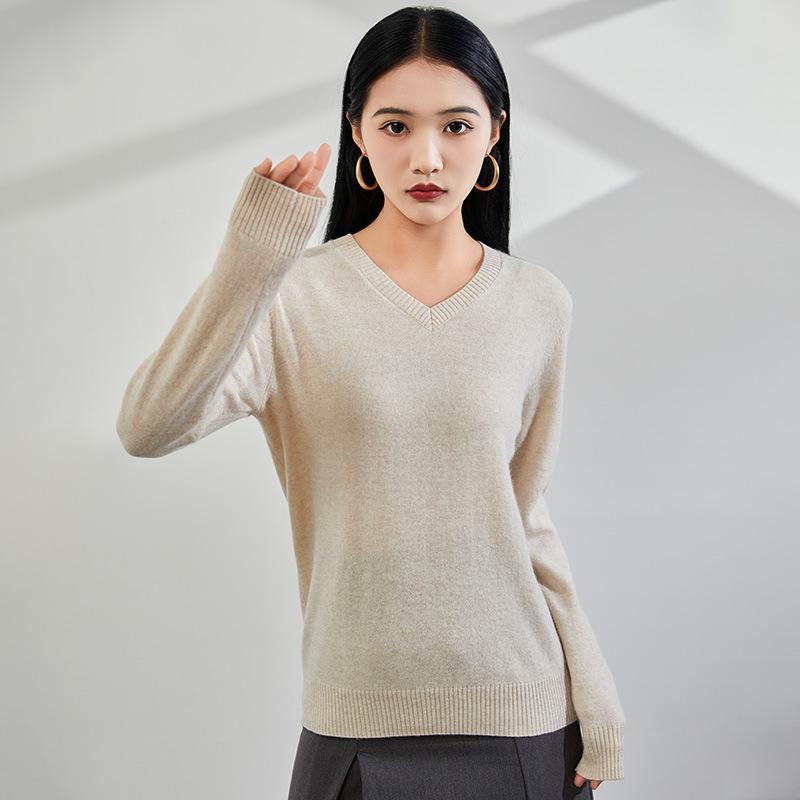 2025 Autumn/Winter Women's V-neck Slimming Cashmere Sweater - Versatile Solid Knit Base Layer