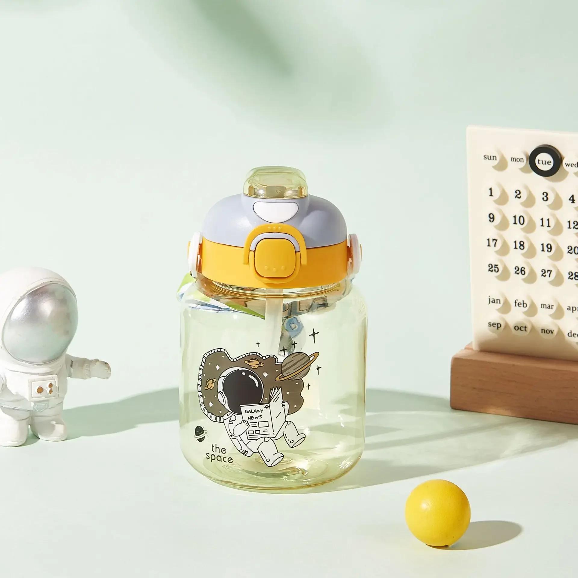 

Бутылка для воды для путешествий на открытом воздухе, большая емкость, портативный походный спортивный чайник, стакан для сока с трубочкой, детская посуда для питья 750ml зелёный