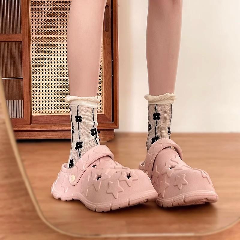 Gypsy star niche hole shoes women's 2025 spring and summer outer wear Korean version of beautiful stepping on shit feeling thick-soled beach bag he