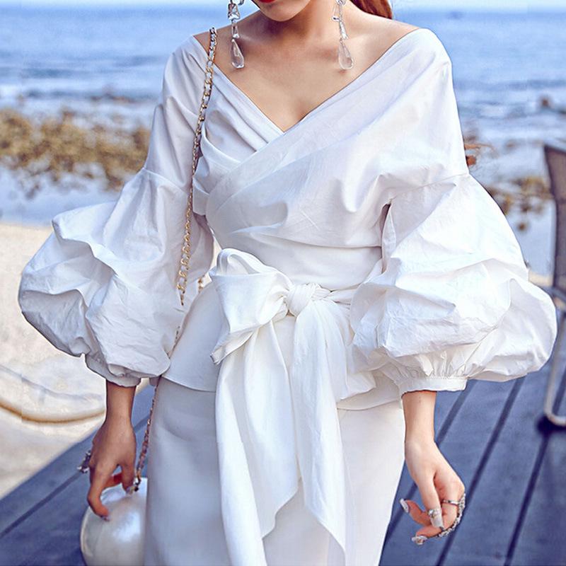 

Женская однотонная блузка с запахом длинным слоеным рукавом и бантом на талии